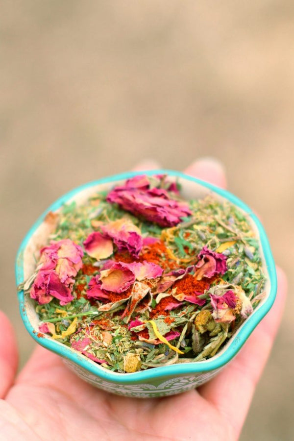 WormBGone Nesting Herbs For Pet Chickens in a bowl